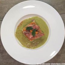 Millefeuille de Rougets et Légumes sur son velouté de petits pois