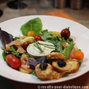 Salade Saumon fumé et sa sauce fromage Blanc Avocat Aneth