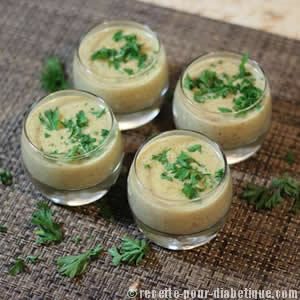 Verrines de velouté de champignons et volaille aux lardons