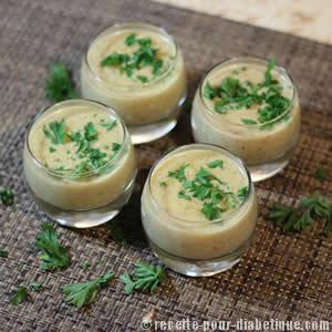 Verrines de velouté de champignons et volaille aux lardons