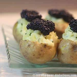Pommes de terre farcies et oeufs de poissons