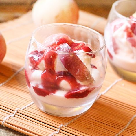 Glace façon Sundae à la pêche et Yaourt grec
