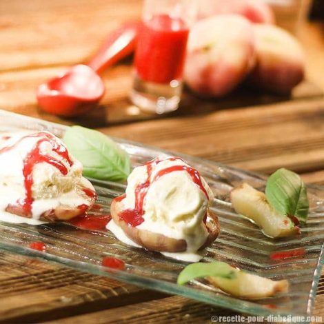 Pêches rôties et glace vanille (sans sucre)