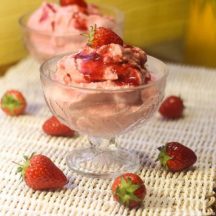 Glace sans sorbetière à la Fraise et Yaourt Grec
