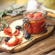 Poivrons marinés en bocal à l'huile d'olive et au vinaigre