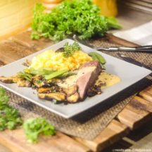 Magret de Canard à la Vapeur et ses Cèpes à l'Ail noir