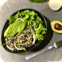 Quinoa Bowl aux Lentilles et Avocat