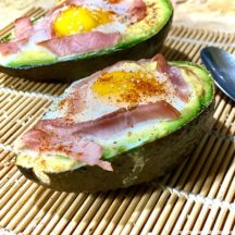 Avocat chaud à l'oeuf