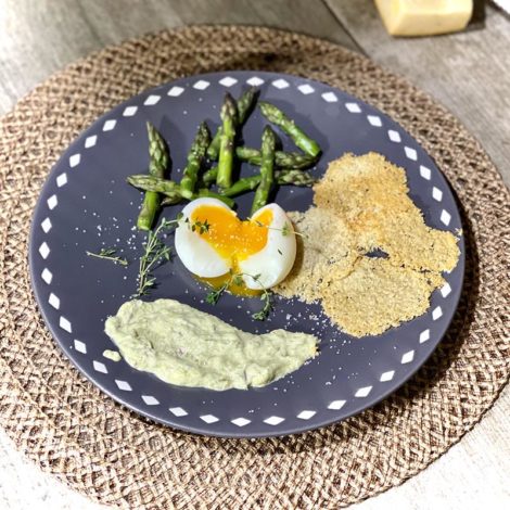 Oeuf mollet aux Asperges vertes et Chips de parmesan