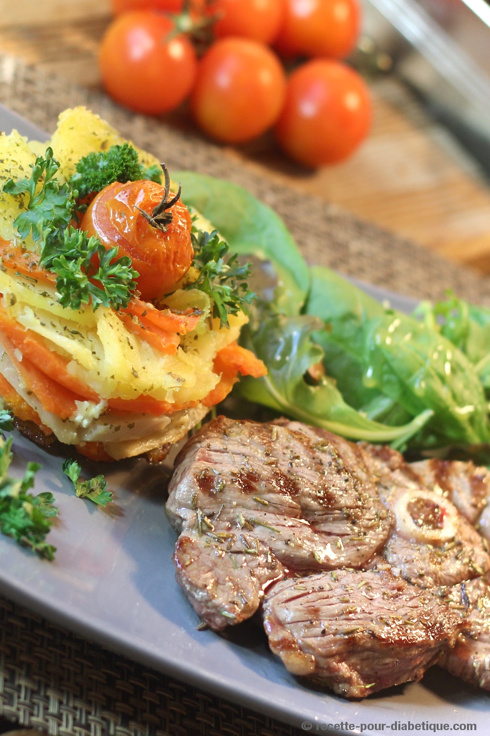 Tranche de Gigot d’Agneau grillé et son Mille feuilles de Légumes