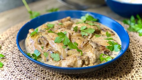 Poulet à la crème et champignons