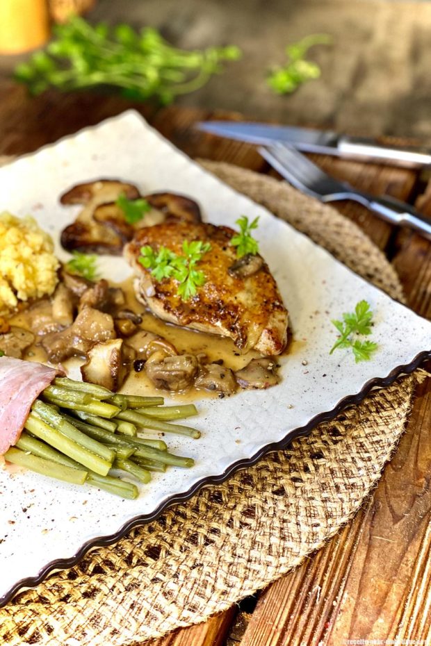 Filets de Pintade sauce aux champignons