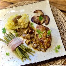 Filet de Pintade sauce aux champignons