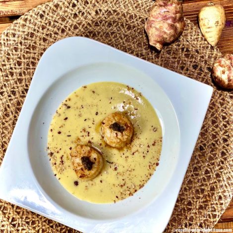 Saint-Jacques au velouté de Cerfeuil tubéreux, Topinambour et Truffe