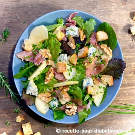 Salade aux Pommes, Noix, Roquefort et Jambon cru