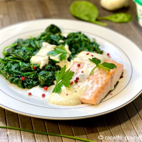 Saumon aux Épinards et sa sauce au fromage Tartare