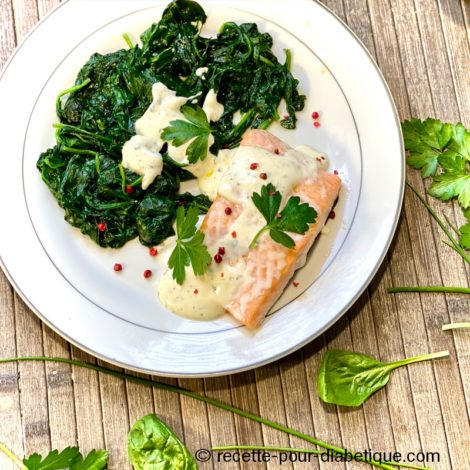 Saumon aux Épinards et sa sauce au fromage Tartare