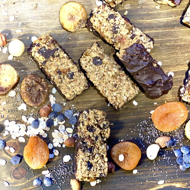 Barres Coupe faim chocolat, céréales, fruits secs maison ( Granola )