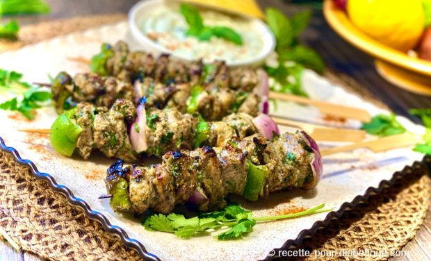 Brochettes d'agneau sauce blanche