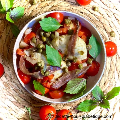 Tomate à la Mozzarella Marinée avec Câpres et Anchois