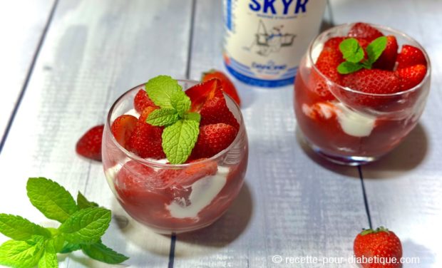 Fraises et son coulis au Skyr
