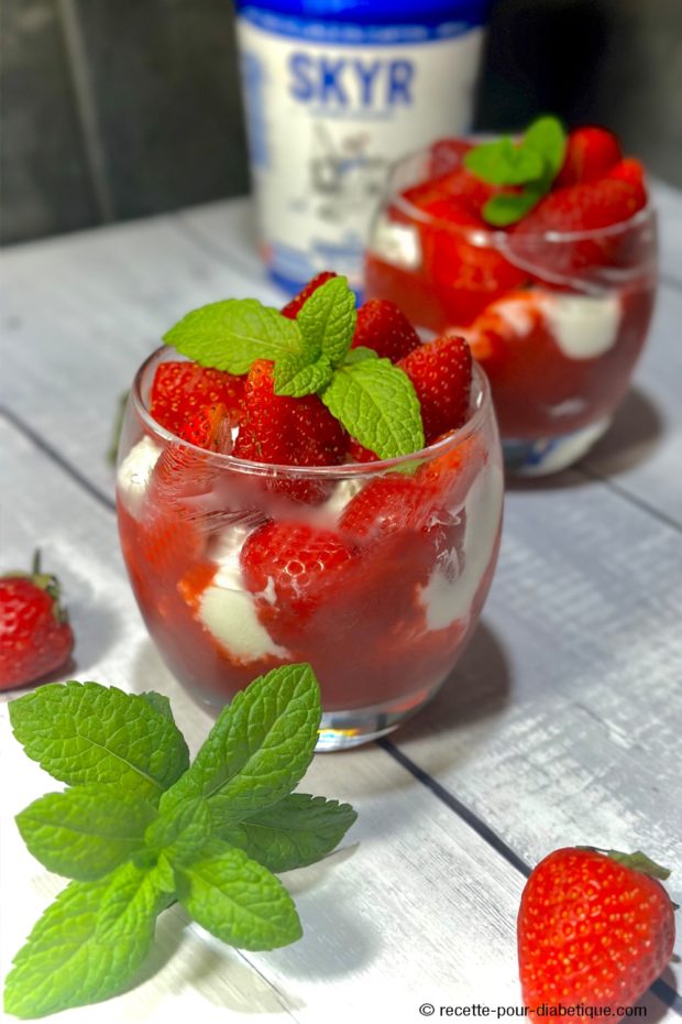 Fraises et son coulis au Skyr