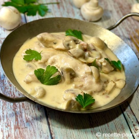 Aiguillettes de poulet à la crème de soja et champignons