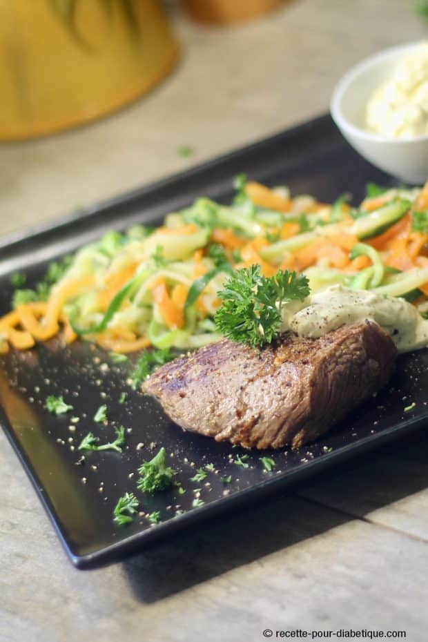 Pavé de bœuf sauce béarnaise allégée et julienne vapeur