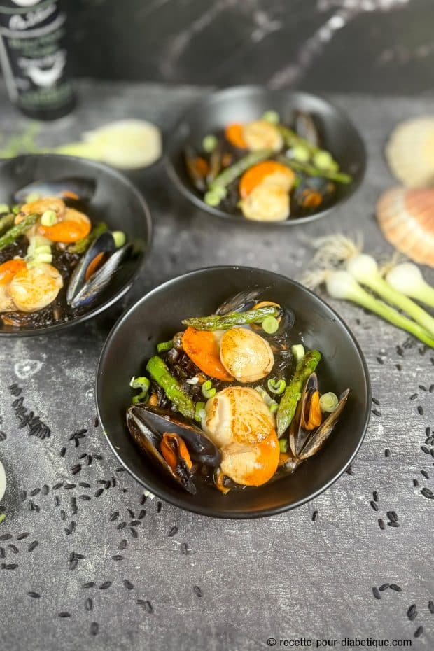 Un risotto noir au riz complet Venere, riche en fibres