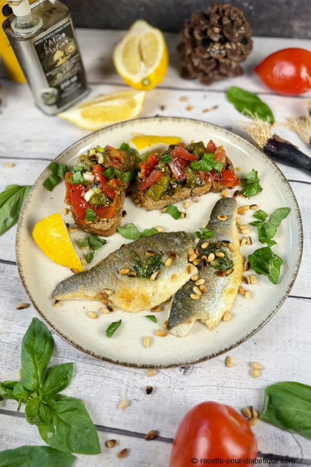 FILETS DE BAR AU PESTO, BRUSCHETTAS AUX TOMATES ET POIVRONS MARINÉS