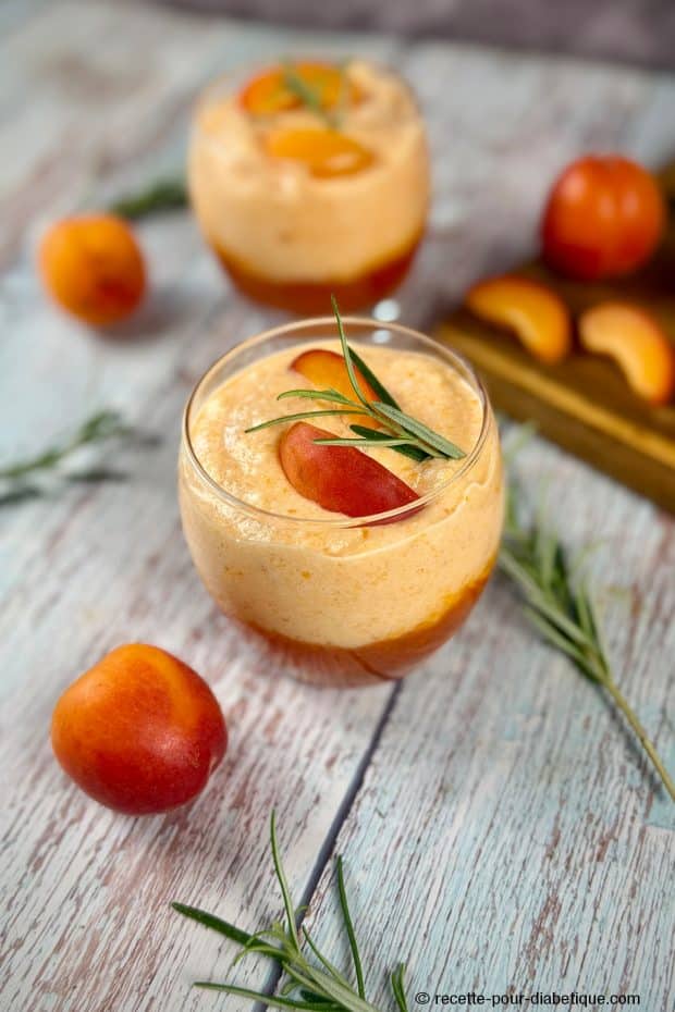 mousse abricot ig bas au skyr et romarin