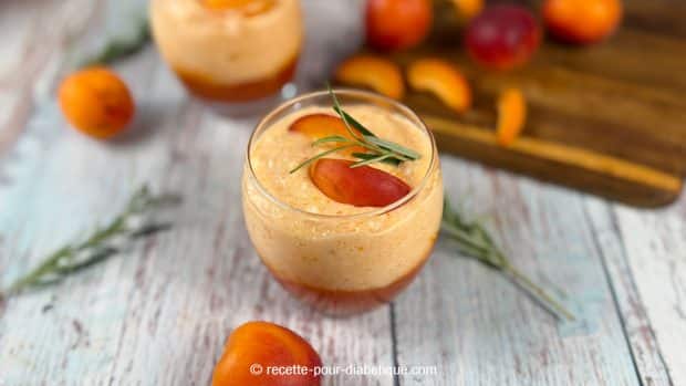 mousse à l'abricot skyr romarin