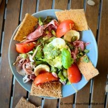 Salade italienne à la Burrata, Jambon de Parme et pesto à la pistache (IG bas)