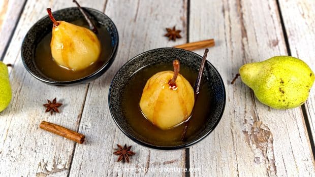 Poires pochées au thé et aux épices sans sucre ajouté