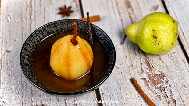 Poires pochées au thé et aux épices