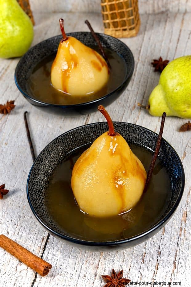 Poires pochées au thé et aux épices sans sucre ajouté
